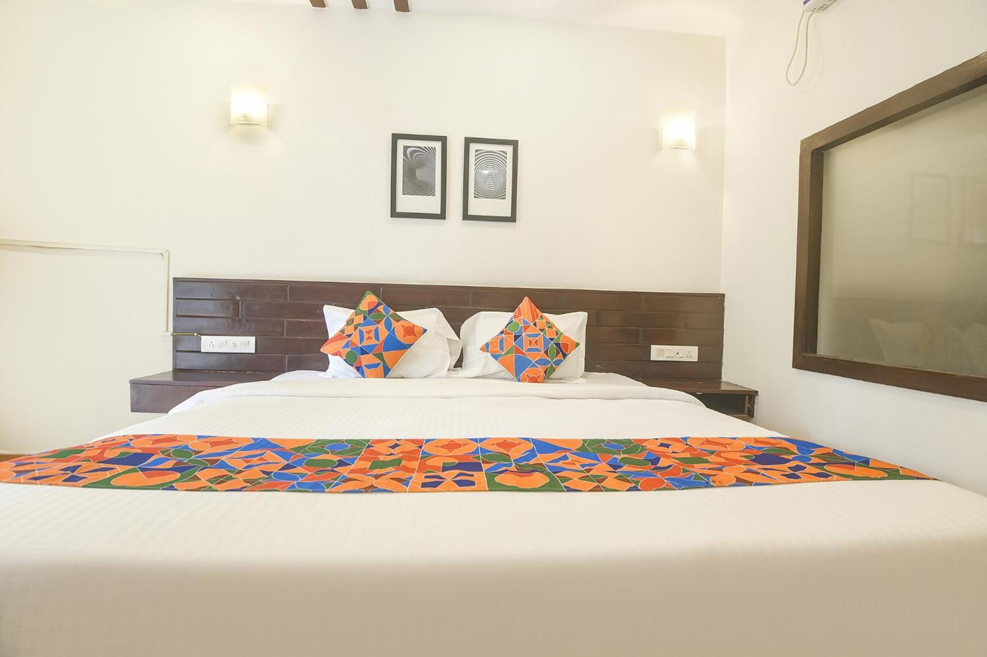 Fabhotel La Volga - Nr Morjim Beach Eksteriør bilde
